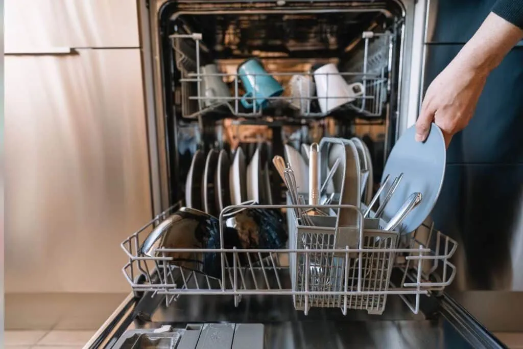 Moet je de vaat echt voorspoelen?